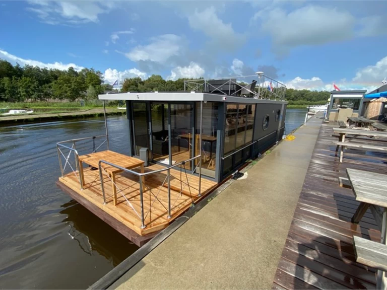 Charter a Campi Campi 400 in Drachten on Samboat