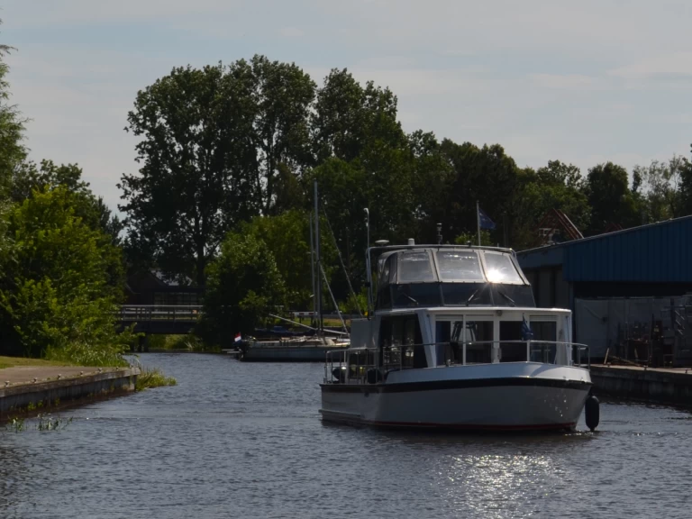 Motorboat to hire Drachten at the best price
