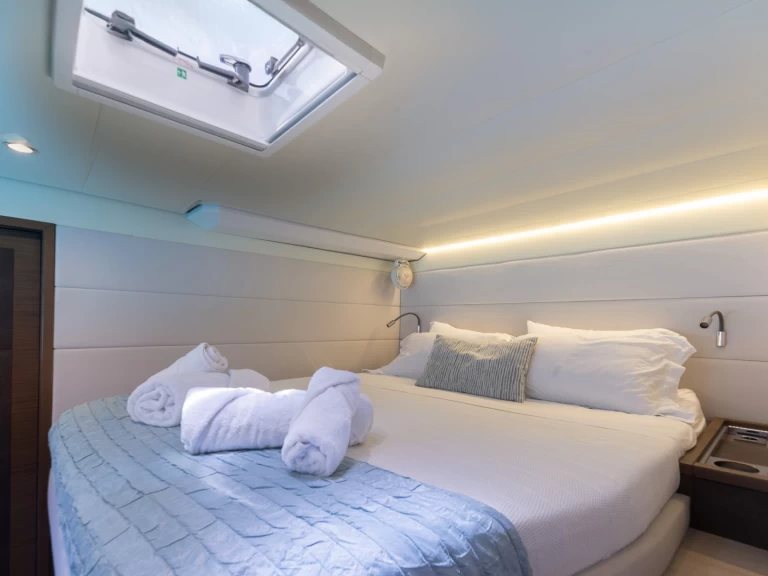 Hire Catamaran with or without skipper Lagoon s'Arenal