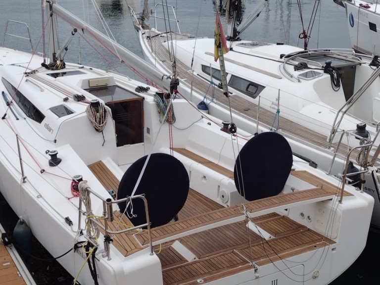 Sailboat to hire Vigo at the best price