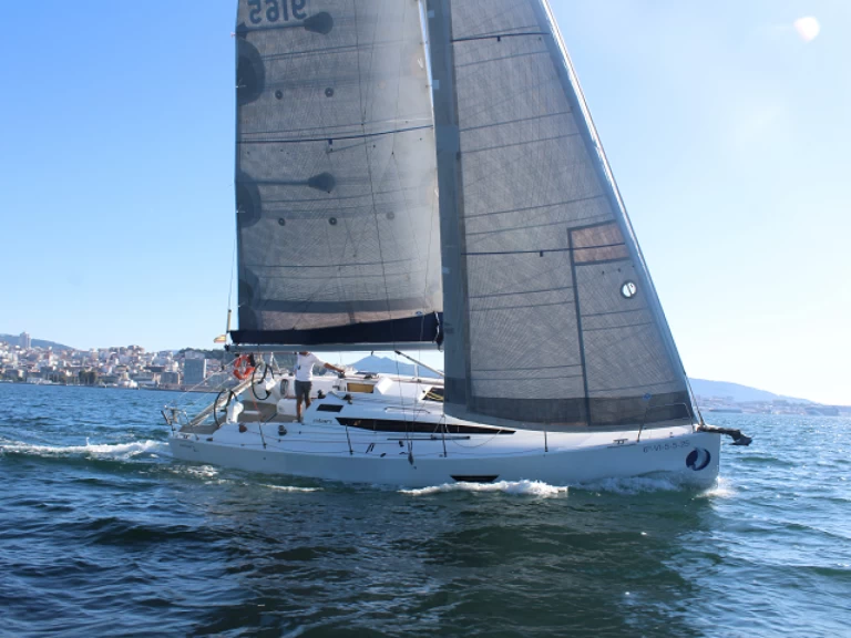 Yacht charter Vigo - Elan E4 on SamBoat