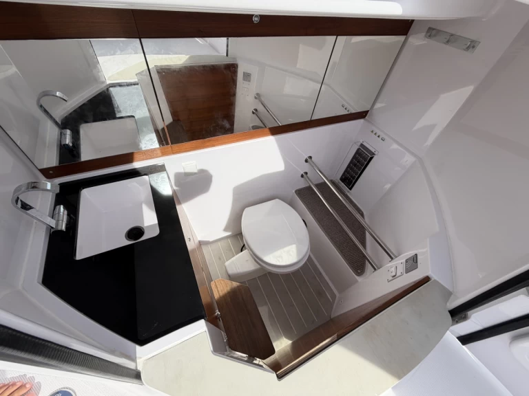 Charter a Axopar Axopar 28 T-Top in La Madrague on Samboat