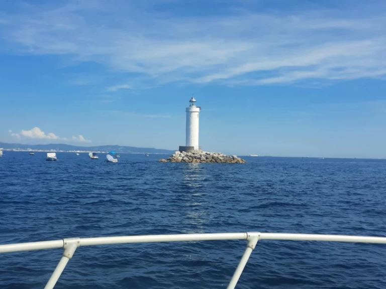 Hire Motorboat Piantoni with a boat licence