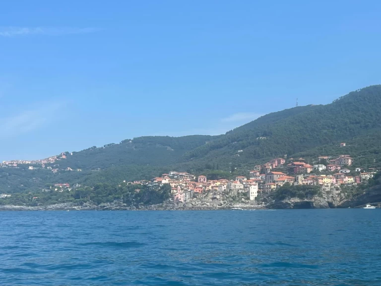 Motorboat to hire Ameglia at the best price