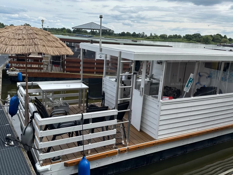 Charter a TS840 840 in Radewege on Samboat