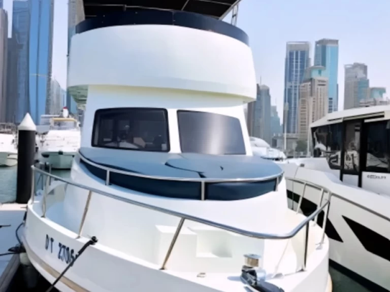 Charter a Riviera 42  in Dubai Marina on Samboat
