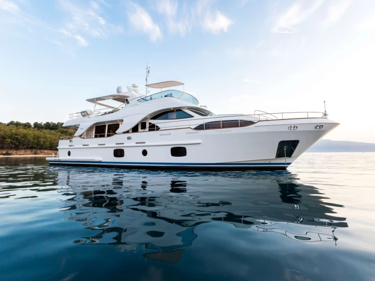 Hire a Benetti REBECCA V San Remo