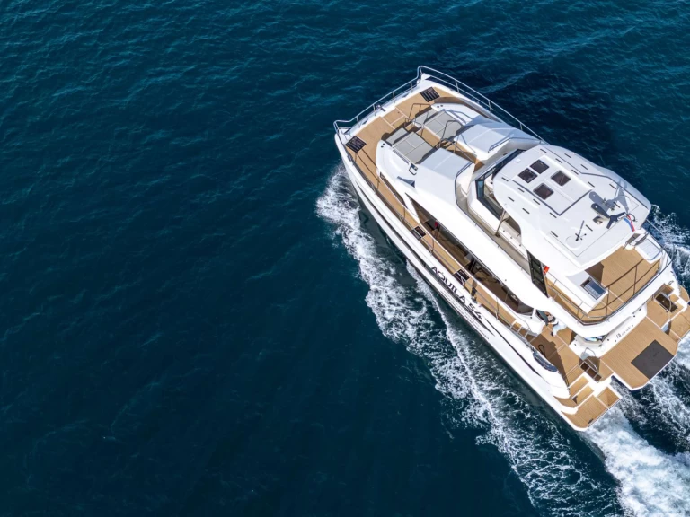 Hire Luxury Yacht Aquila with a boat licence