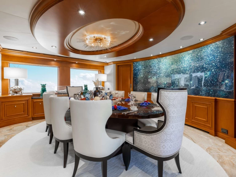 Charter a Intermarine Savannah M3 in Fort Lauderdale on Samboat