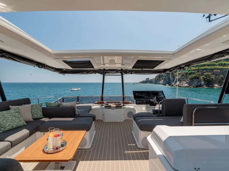 Hire Luxury Yacht Fountaine Pajot with a boat licence