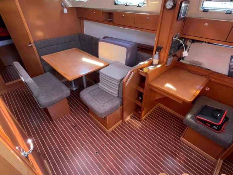 Sailboat hire in Pula - Bavaria Cruiser 40 S