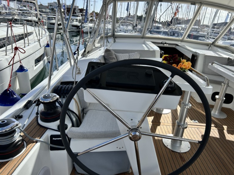 Hire a Bénéteau Oceanis 47 - 5 cab. Split