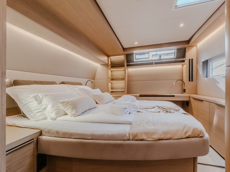 Hire a Lagoon Lagoon 55 Kaštela