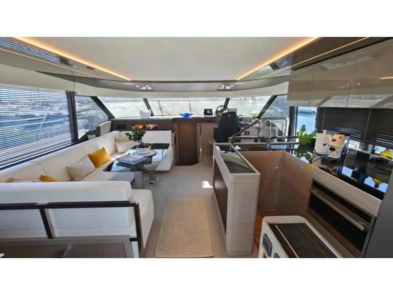 Hire Motorboat Prestige with a boat licence