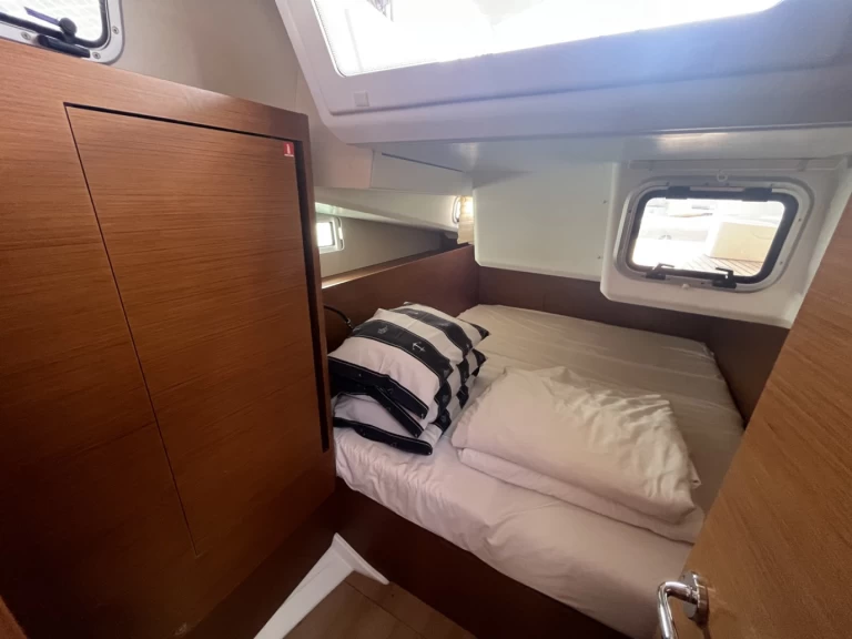 Hire a Jeanneau Sun Odyssey 440 Sukošan
