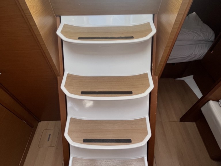 Yacht hire Sukošan cheap Sun Odyssey 440