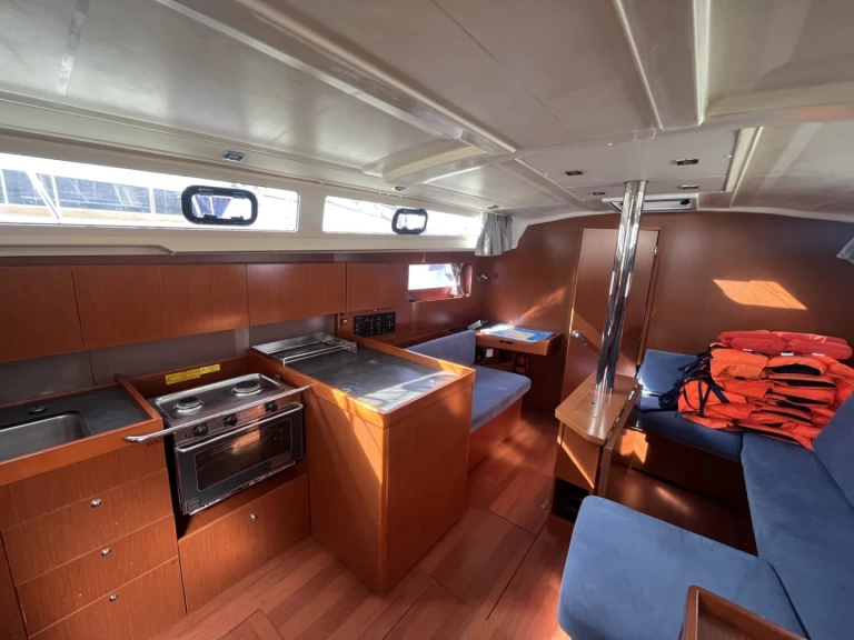 Hire Sailboat Bénéteau with a boat licence