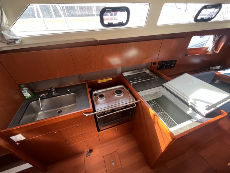 Sailboat to hire Sukošan at the best price