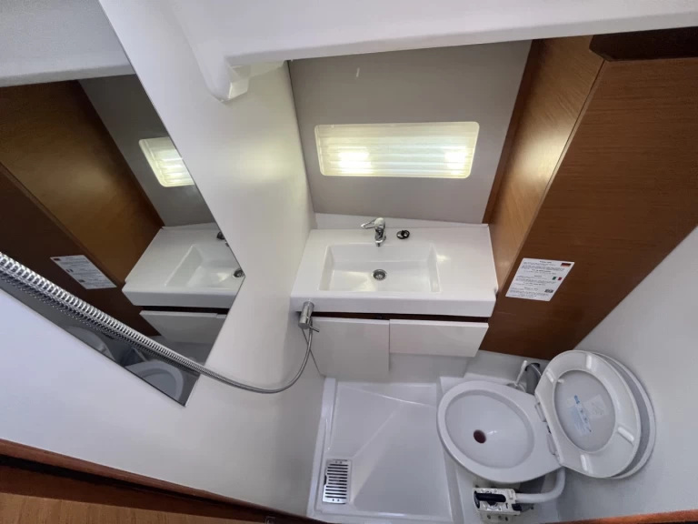 Yacht charter Sukošan - Jeanneau Sun Odyssey 490 on SamBoat