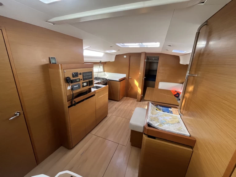 Hire Sailboat with or without skipper Jeanneau Sukošan