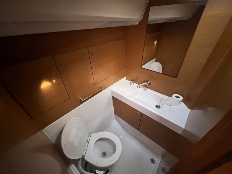 Sailboat to hire Sukošan at the best price