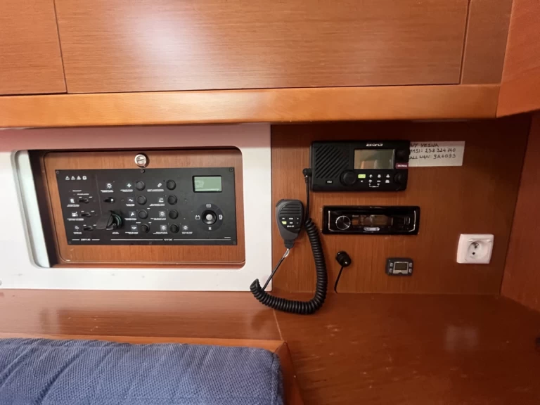 Sailboat hire in Sukošan - Bénéteau Oceanis 45