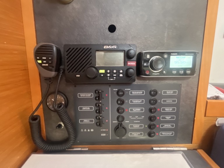 Sailboat to hire Sukošan at the best price