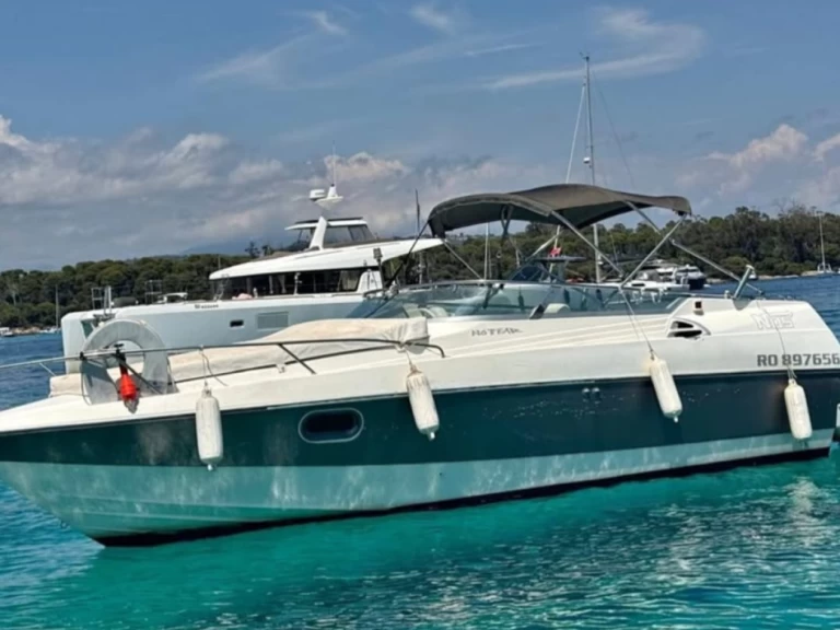 Hire Motorboat Bénéteau with a boat licence