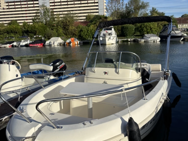 Motorboat hire in Metz - Jeanneau Cap Camarat 515
