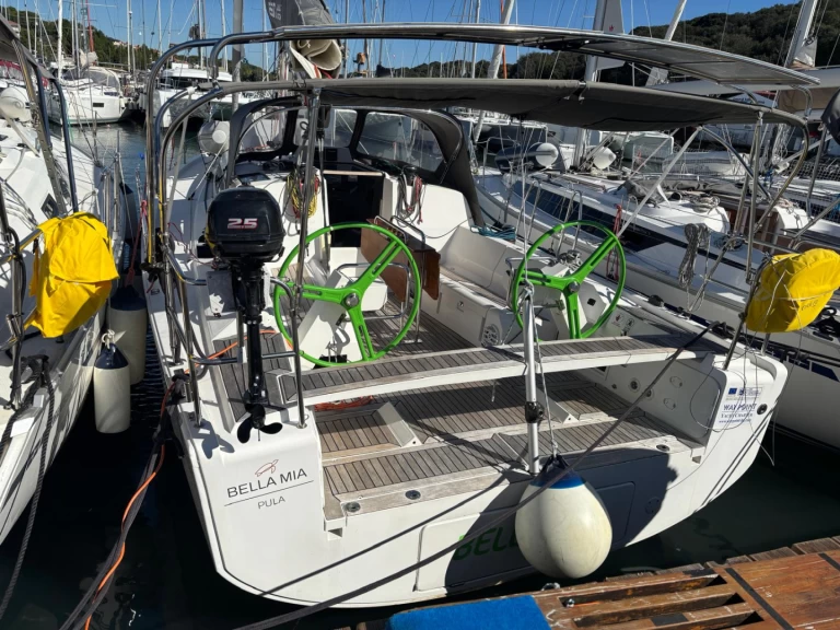 Charter a Elan E4 in Pula on Samboat