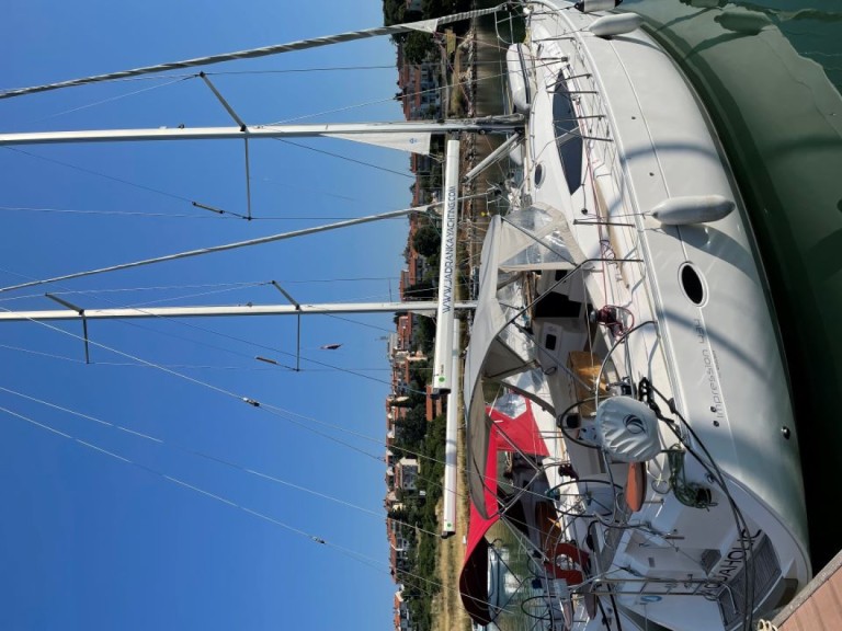 Sailboat to hire Pula at the best price
