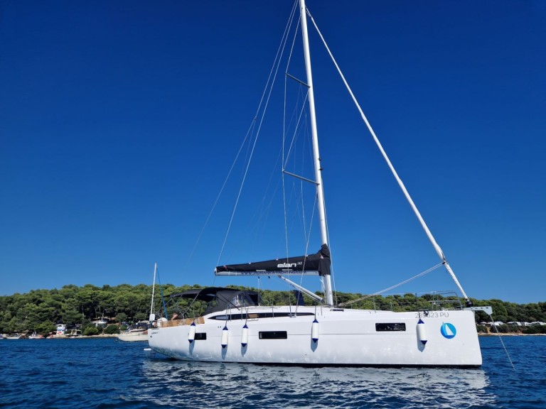 Sailboat to hire Pula at the best price