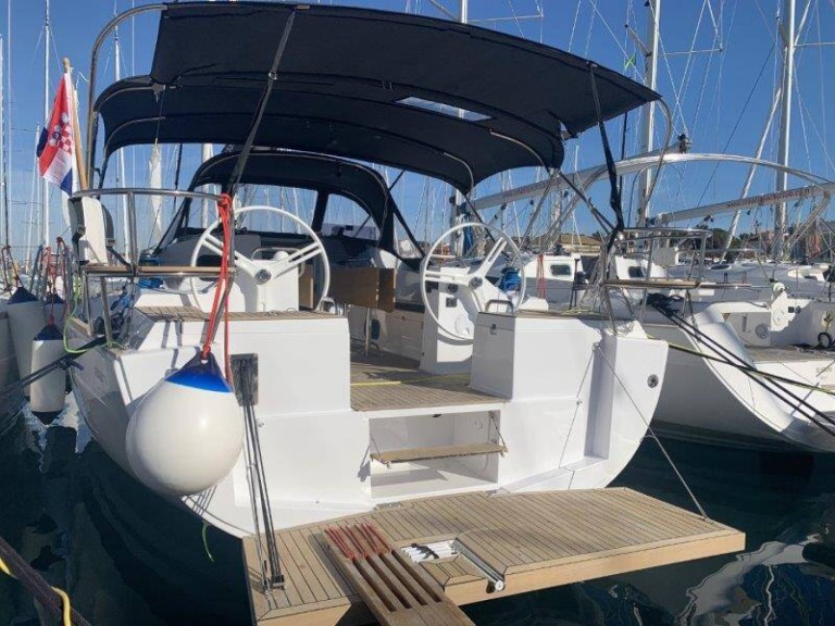 Sailboat to hire Pula at the best price