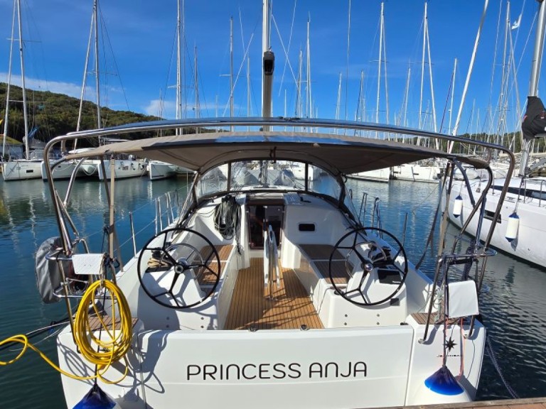 Sailboat hire in Pula - Jeanneau Sun Odyssey 380