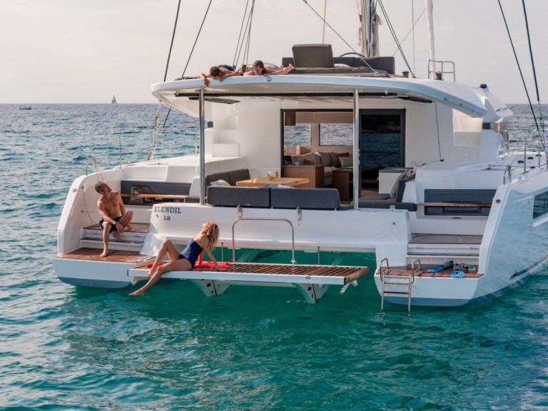 Catamaran to hire Lefkáda at the best price