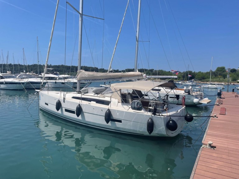 Charter a Dufour Dufour 430 Grand Large in Pula on Samboat