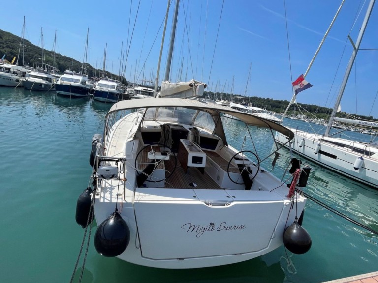 Hire Sailboat with or without skipper Dufour Pula