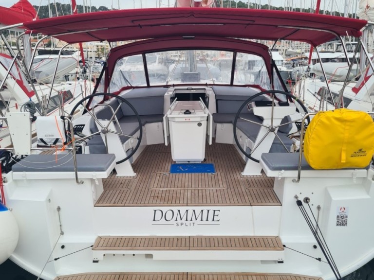 Hire a Bénéteau Oceanis 46.1 Split
