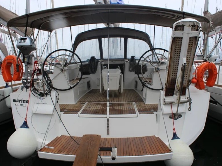 Hire Sailboat Jeanneau with a boat licence