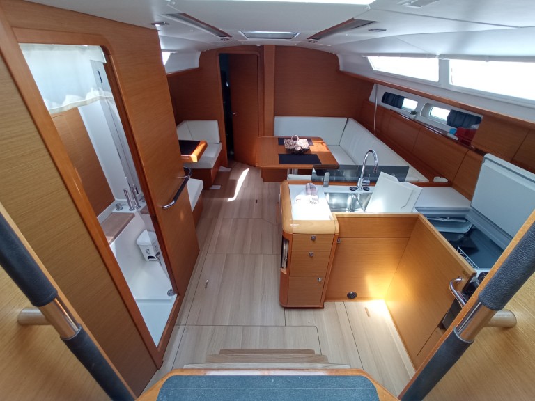 Hire a Jeanneau Sun Odyssey 409 Lefkáda
