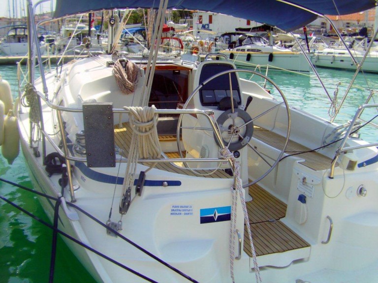 Hire Sailboat Bavaria with a boat licence