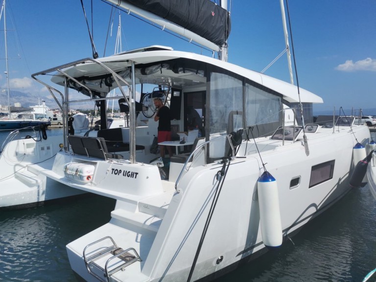 Hire a Lagoon Lagoon 42 Split