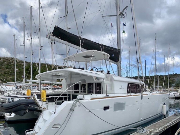 Charter a Lagoon Lagoon 450 F in Split on Samboat