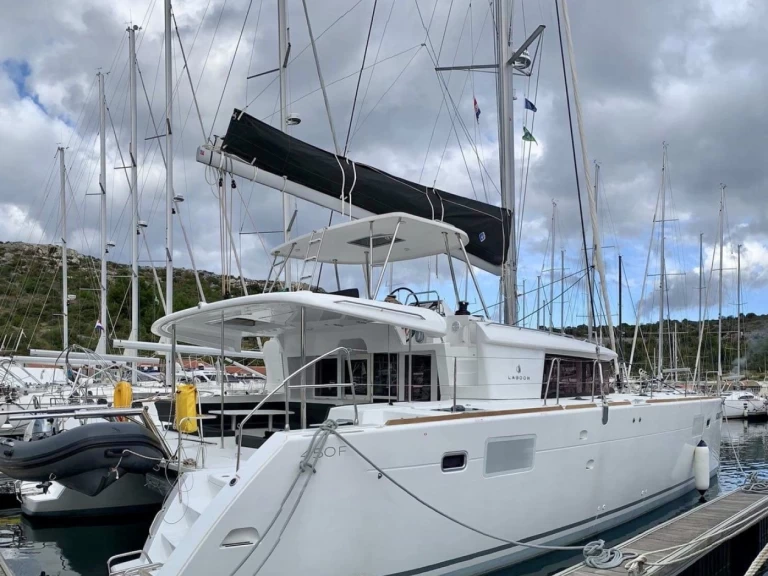 Charter a Lagoon Lagoon 450 F in Split on Samboat