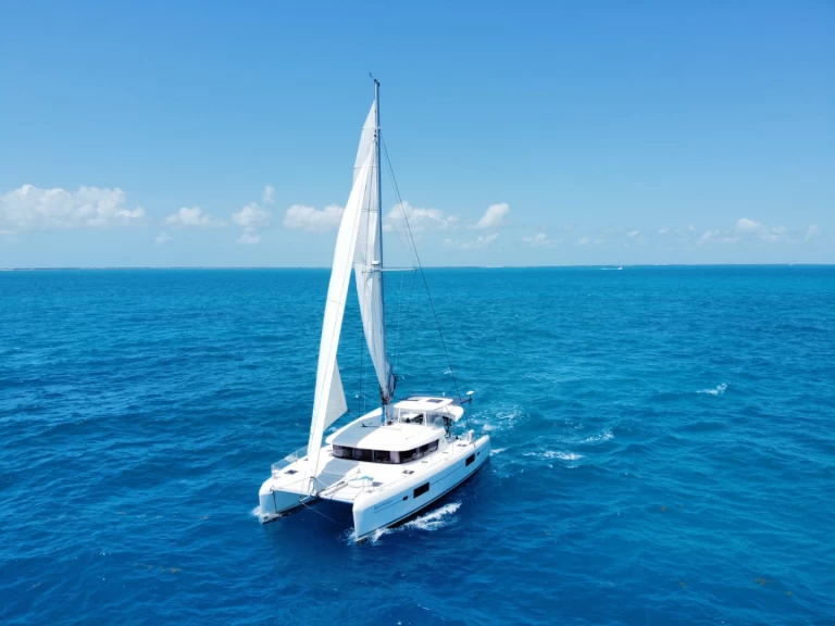 Hire Catamaran Lagoon with a boat licence