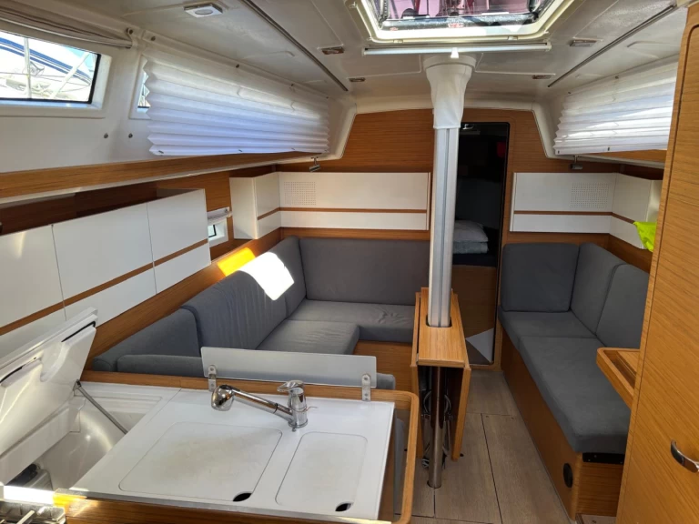 Yacht charter Pula - Elan E4 on SamBoat