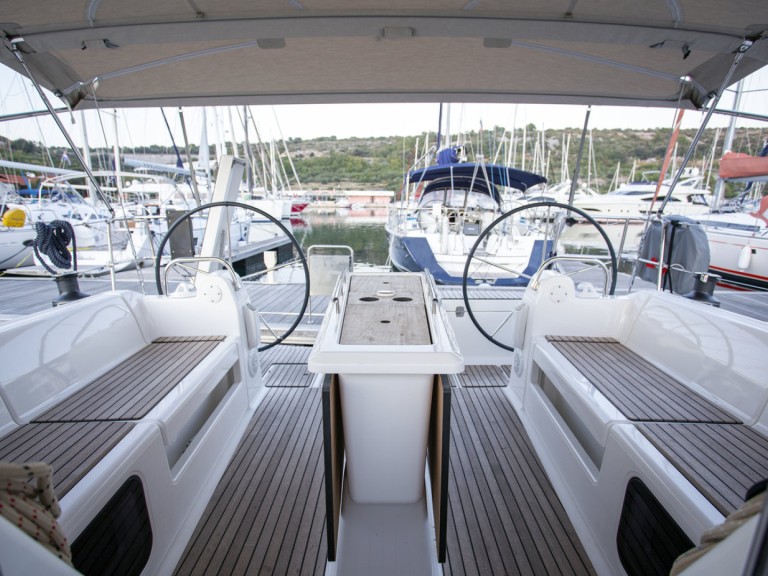 Charter a Dufour Dufour 412 Grand Large in Pula on Samboat