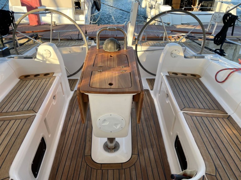 Sailboat to hire Pula at the best price