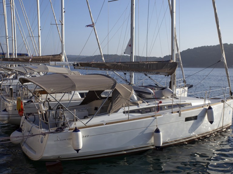 Hire a Jeanneau Sun Odyssey 349 Pula