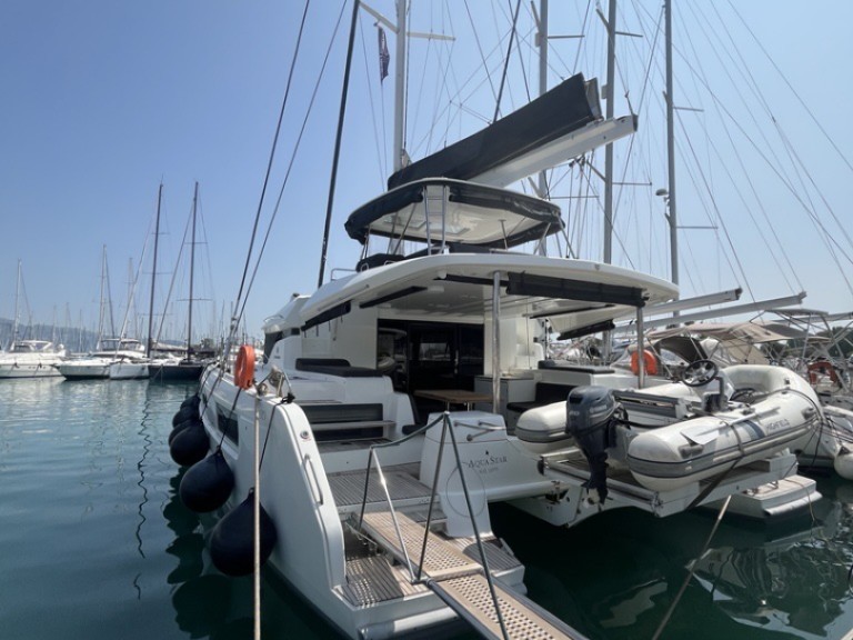Hire Catamaran Lagoon with a boat licence